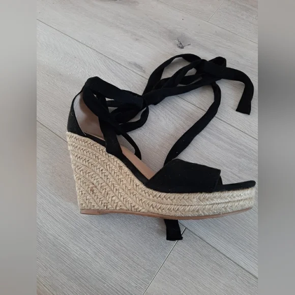 Sandals - Picture 1 of 4